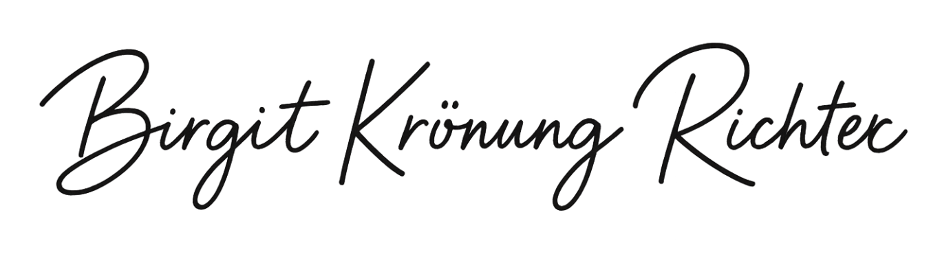 Schriftzug mit dem Namen "Birgit Krönung Richter" in eleganter Schreibschrift.